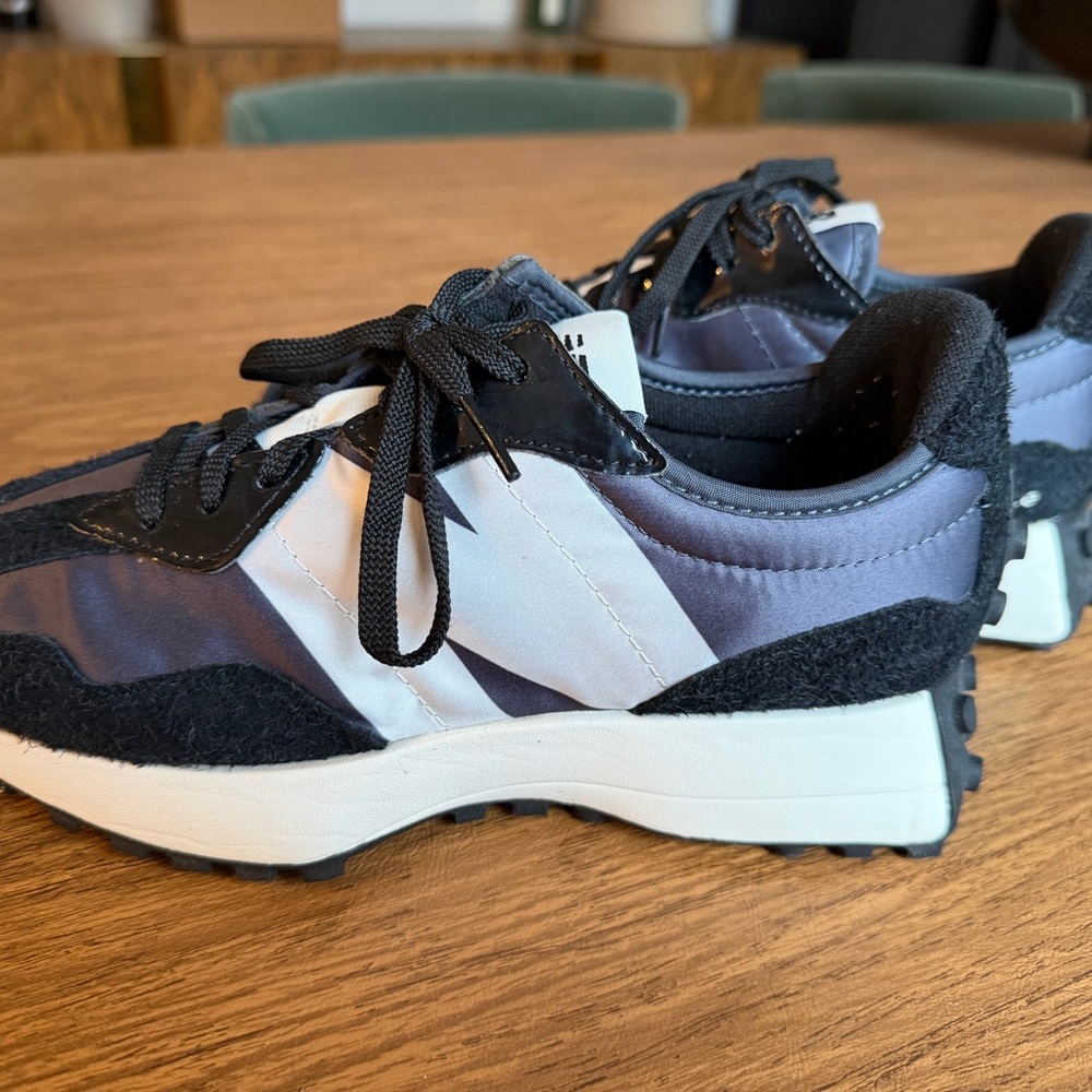 New Balance 327 Black Suede/Satin Women’s 7.5 Sneaker - Picture 5 of 8